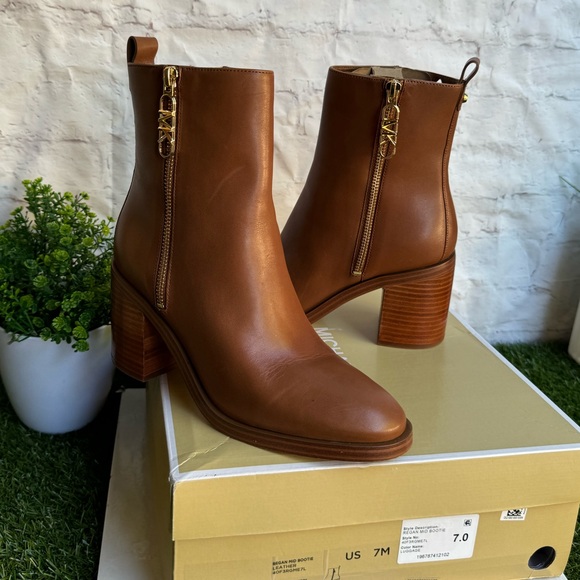 Regan leather boots with MK slider Color: Luggage size 7 Women fall winter boots - Picture 10 of 13